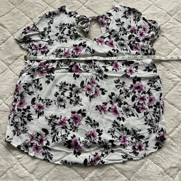 Torrid | White and Purple Abbey Floral Bow-Back Top | Size 0X - Picture 12 of 13